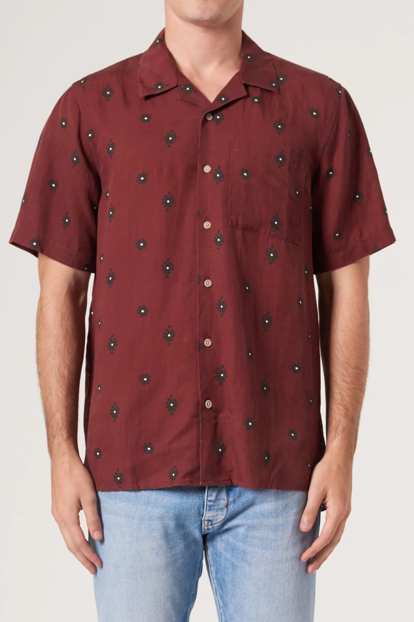 Men's Linen - Cotton Blend Short Sleeve Shirts in Khaki with Chest Pockets for a Practical and Casual OptionNeuw Curtis SS Knotted Shirt Oxblood