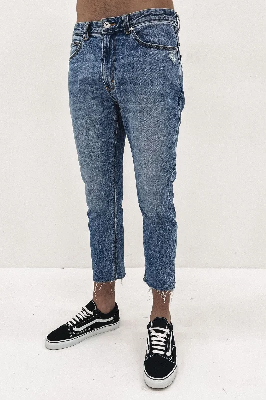 Men's Jeans with a Button - Fly for a Traditional and Classic AestheticA Cropped Straight Jean King Eco