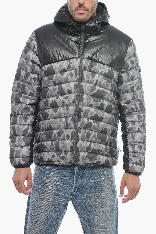 Men coats with a hooded design for added protection against the elementsWoolrich Camouflage TUNDRA Lightweight Jacket