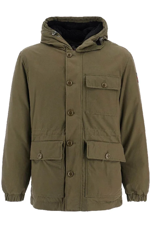 Men coats with a water - resistant finish for light rain and splashesWoolrich Men's Short Byrd Parka