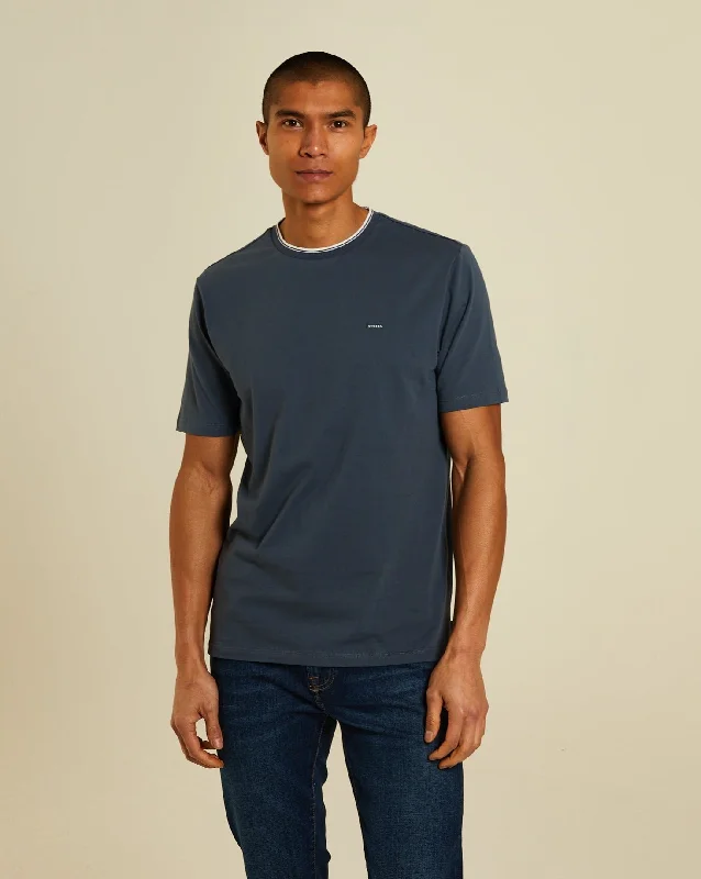 Men's plus - size pocket t - shirts with a classic lookFaisel Tee Dusk Navy